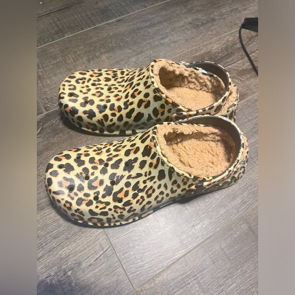 Simply Southern Fleece Clogs - Leopard Print Size 10 - Picture 7 of 9